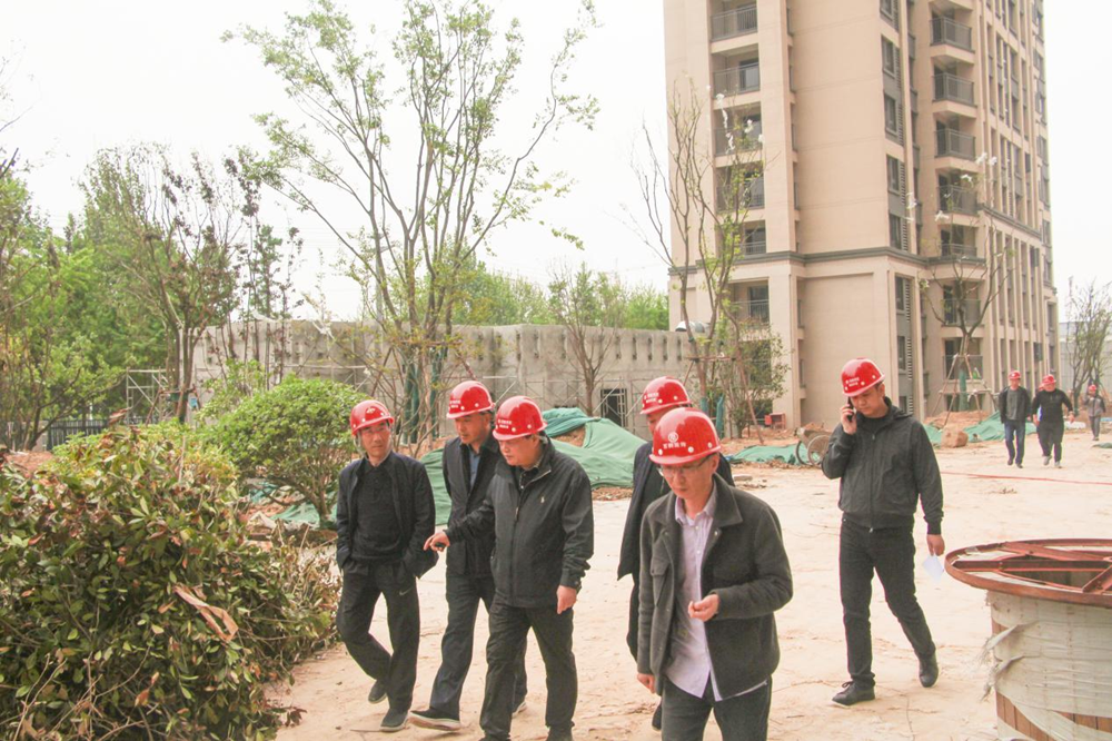 鄭州市國資委黨委書(shū)記、主任李秀山一行到美好天境苑項目調研指導安全生產(chǎn)工作